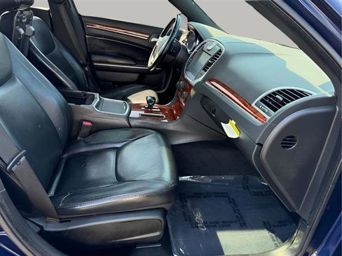 Used 2014 Chrysler 300 RWD image 26