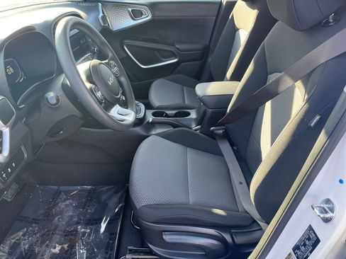 Used 2025 Kia Soul LX w/ LX Technology Package image 23