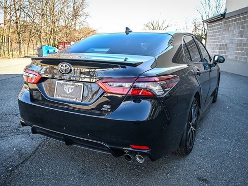Used 2023 Toyota Camry SE image 5
