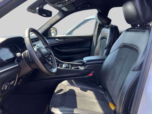 Used 2024 Jeep Grand Cherokee L Laredo image 17