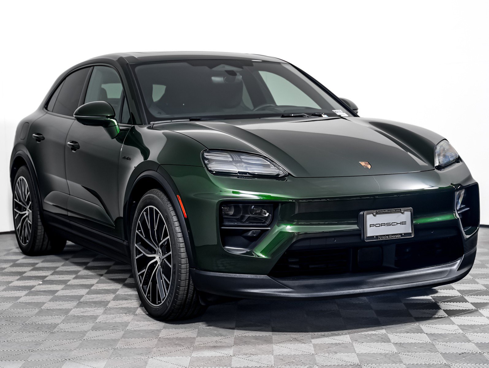 Certified 2025 Porsche Macan 4 Electric AWD/4WD image 8
