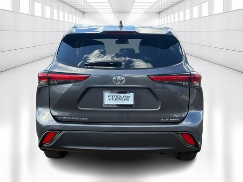 Used 2020 Toyota Highlander XLE AWD/4WD image 6