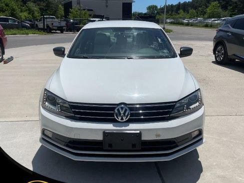 Used 2016 Volkswagen Jetta Sport w/ Lighting Package FWD image 2