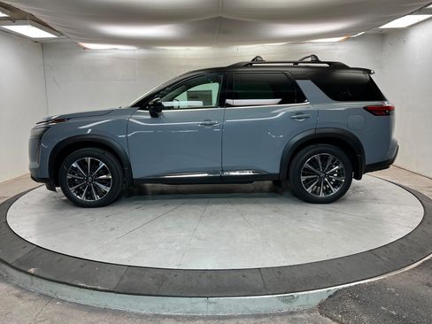 New 2026 Nissan Pathfinder Platinum image 2