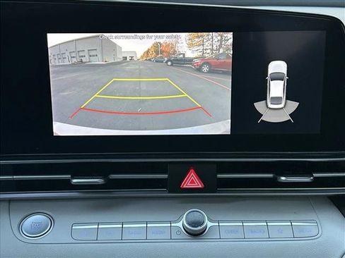 Used 2021 Hyundai Elantra Limited image 14