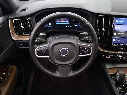 Used 2022 Volvo XC60 B5 Momentum AWD/4WD image 17