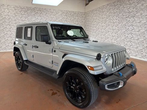 Used 2022 Jeep Wrangler Unlimited Sahara w/ Cold Weather Group AWD/4WD image 1
