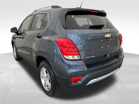 Used 2022 Chevrolet Trax LT w/ LT Convenience Package AWD/4WD image 3