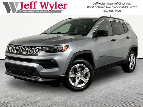 Used 2024 Jeep Compass Latitude w/ Altitude Special Edition AWD/4WD image 1