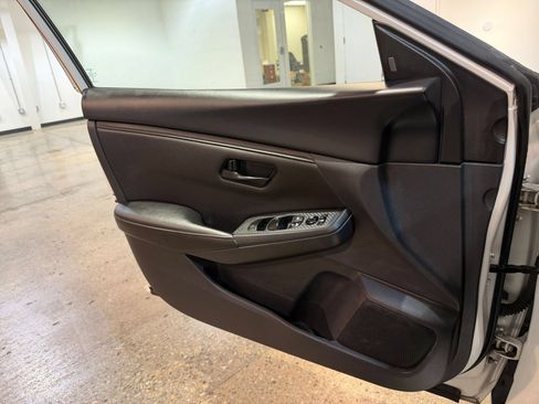 Used 2025 Nissan Sentra S FWD image 18