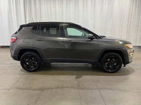 Used 2019 Jeep Compass Latitude AWD/4WD image 2