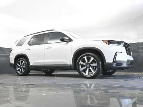 Certified 2025 Honda Pilot Sport image 39