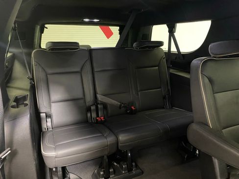 Used 2023 Chevrolet Suburban Premier image 10