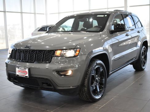Used 2019 Jeep Grand Cherokee Laredo image 7