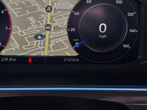 Used 2024 Volkswagen Tiguan SEL R-Line image 27