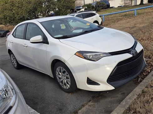 Used 2019 Toyota Corolla LE image 3
