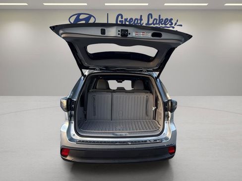 Used 2019 Toyota Highlander XLE image 10