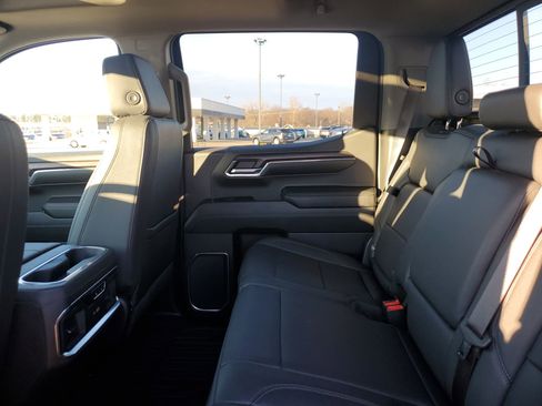 Used 2024 GMC Sierra 1500 SLT w/ SLT Premium Plus Package image 32