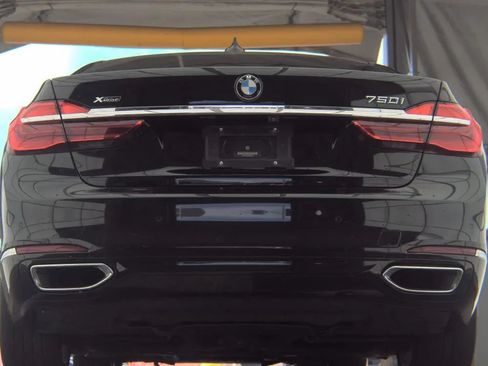 Used 2019 BMW 750i xDrive w/ Luxury Rear Seating Package AWD/4WD image 6