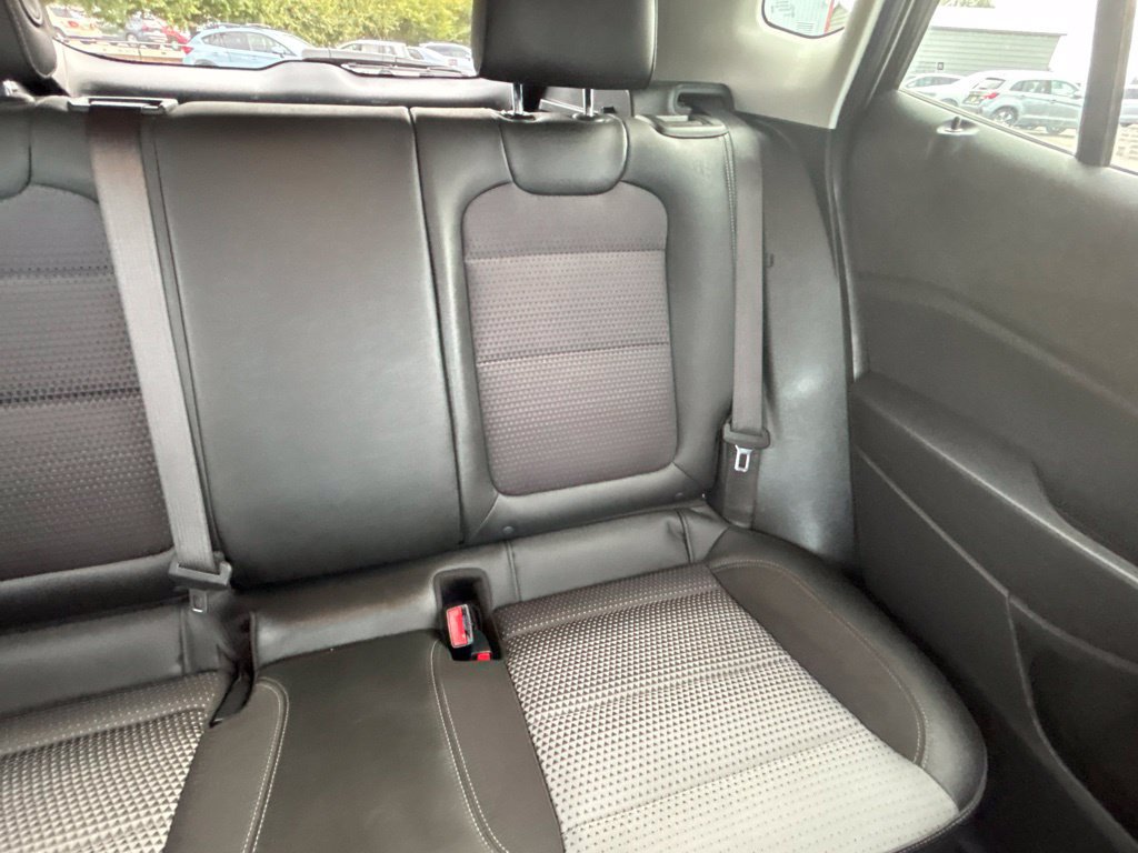 Used 2025 Chevrolet Trax LT FWD image 37