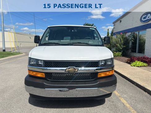 Used 2025 Chevrolet Express 3500 LT w/ LT Preferred Equipment Group RWD image 8