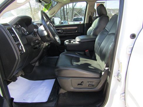 Used 2018 RAM 2500 Laramie w/ Sport Appearance Group image 12