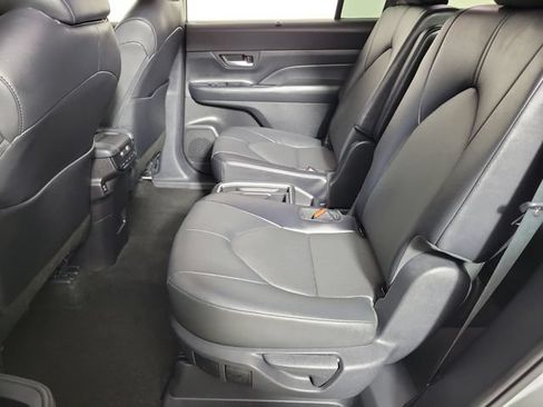 Used 2025 Toyota Grand Highlander AWD image 12