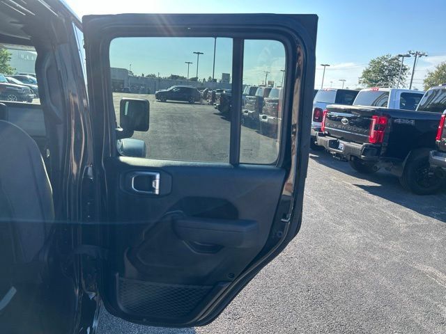 Used 2025 Jeep Wrangler Unlimited Sport AWD/4WD image 20