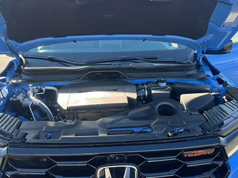 Used 2025 Honda Pilot TrailSport image 28