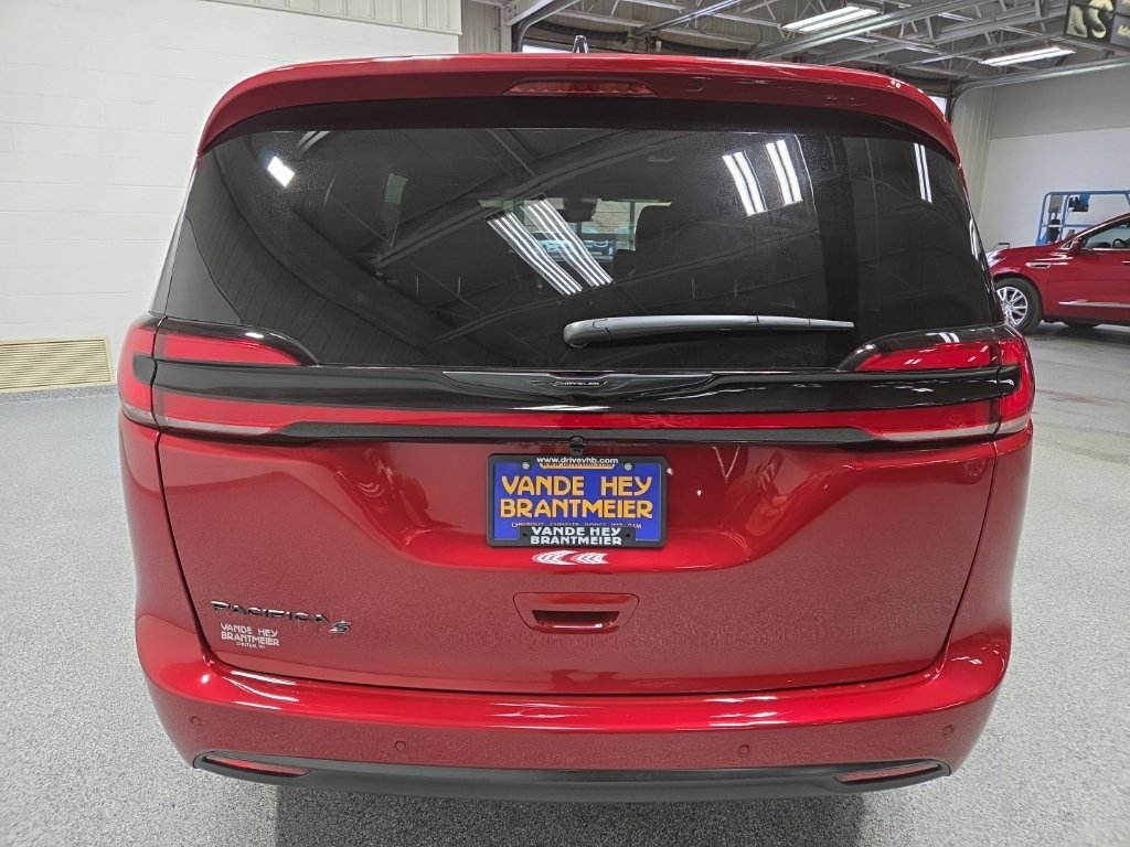 New 2026 Chrysler Pacifica Select w/ S Appearance Package FWD image 6