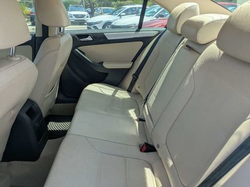Used 2013 Volkswagen Jetta SE FWD image 13