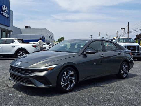 Certified 2025 Hyundai Elantra Sport FWD image 3