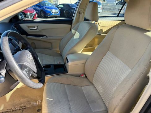 Used 2016 Toyota Camry LE image 11