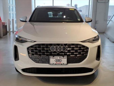 Certified 2025 Audi Q5 Premium w/ Convenience Package image 2