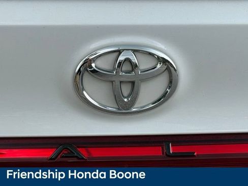Used 2019 Toyota Avalon Touring w/ Advanced Safety Package FWD image 11