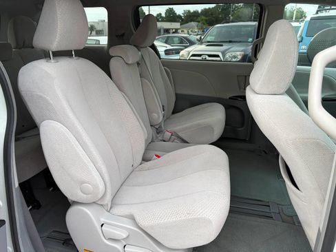 Used 2012 Toyota Sienna LE FWD image 12