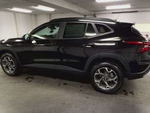 Certified 2025 Chevrolet Trax LT w/ LT Convenience Package image 6