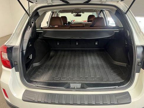 Used 2017 Subaru Outback 2.5i Touring AWD/4WD image 17