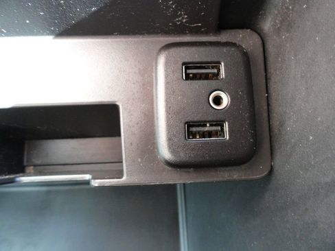 Used 2018 GMC Yukon Denali image 32