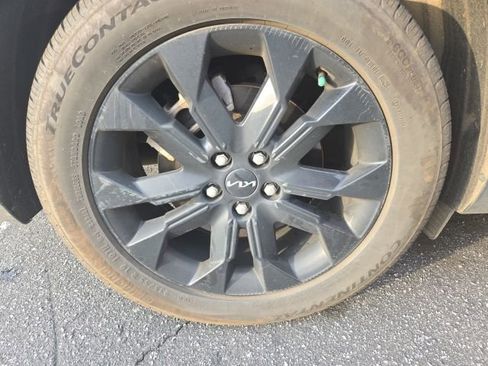 Used 2024 Kia Carnival SX image 9