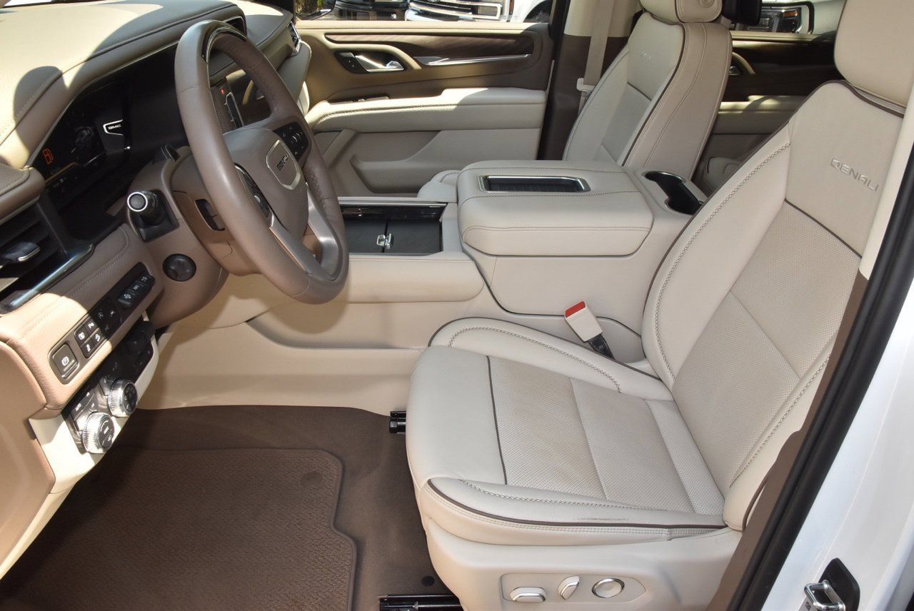 Used 2024 GMC Yukon XL Denali w/ Advanced Technology Package AWD/4WD image 6