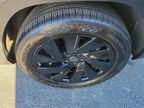 Certified 2024 Volkswagen Atlas Cross Sport SE w/ Panoramic Sunroof Package image 7