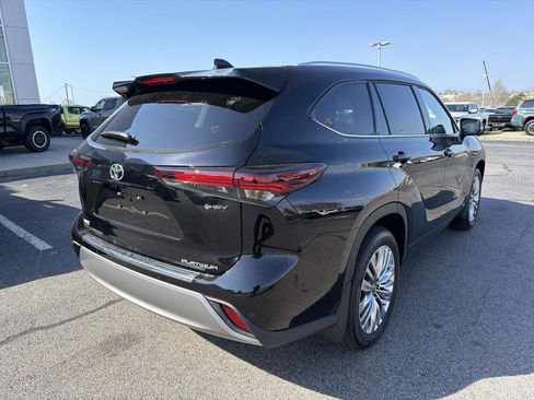 New 2026 Toyota Highlander Platinum AWD/4WD image 3