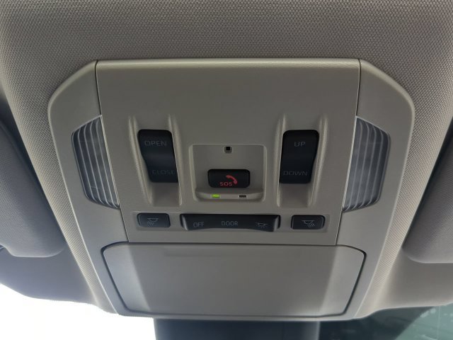 Used 2024 Toyota Highlander Limited FWD image 25