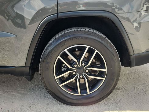 Used 2020 Jeep Grand Cherokee Trailhawk w/ Premium Lighting Group AWD/4WD image 33