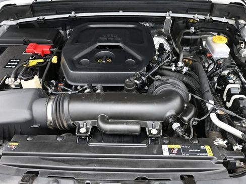 Used 2025 Jeep Wrangler Unlimited Rubicon AWD/4WD image 16