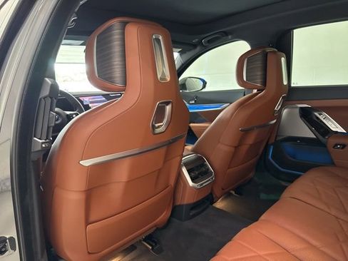 Used 2024 BMW i7 xDrive60 w/ Premium Package image 63