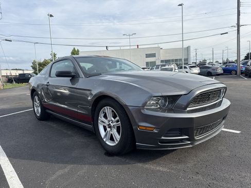 Used 2013 Ford Mustang Premium RWD image 3