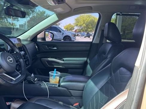 Used 2023 Nissan Pathfinder Platinum w/ Cargo Package image 6
