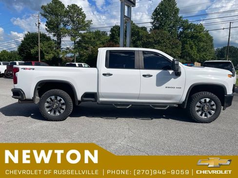 Used 2022 Chevrolet Silverado 2500 Custom w/ Custom Value Package AWD/4WD image 11